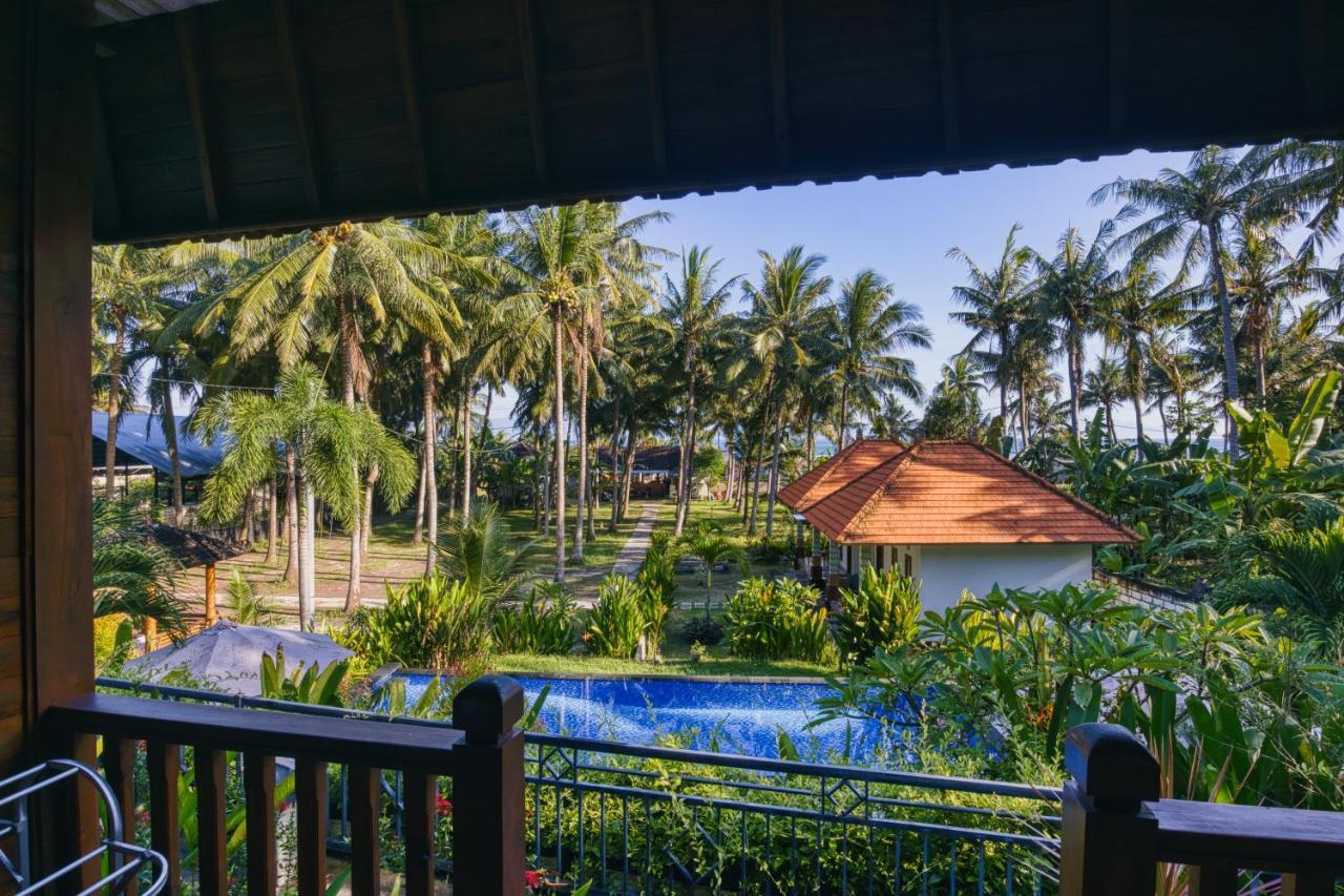 Coconut Hill Cottage Batununggul Exterior photo