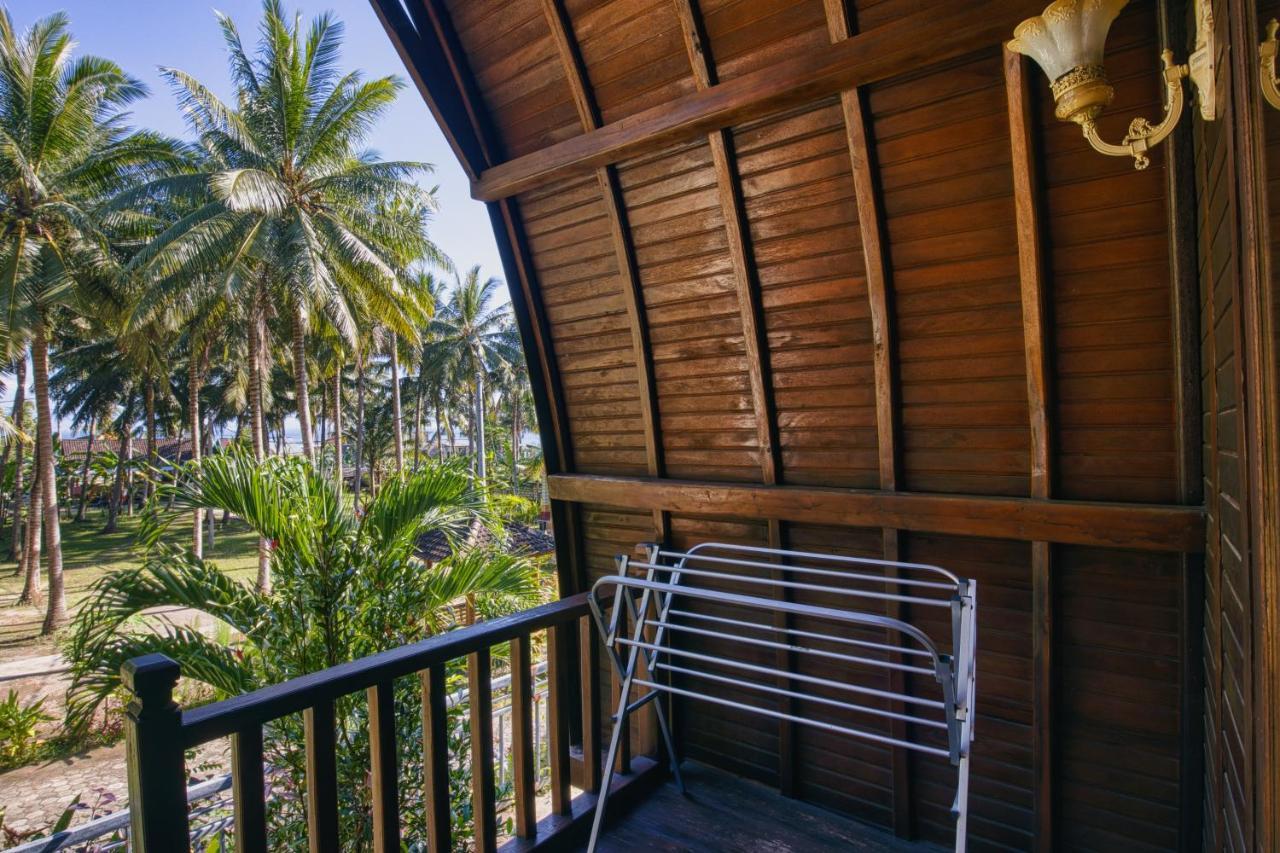 Coconut Hill Cottage Batununggul Exterior photo